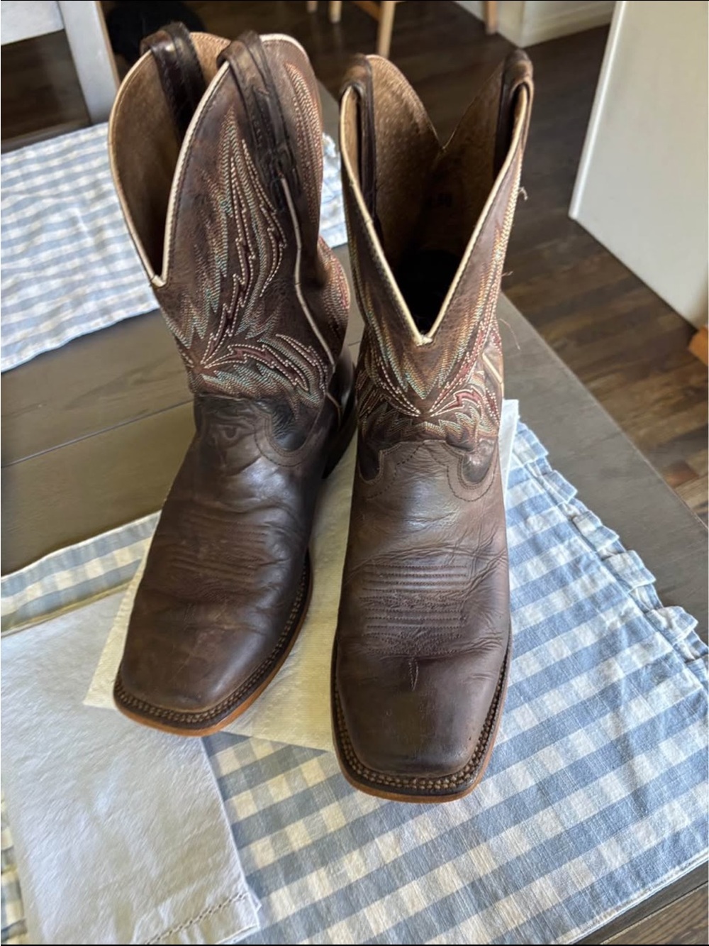 Ariat size 9.5 D Brown Leather Western Cowboy Boots with Embroidered Shaft. - Picture 2 of 4